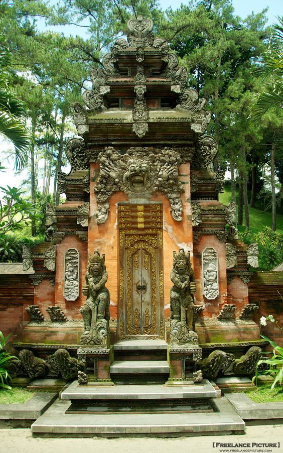 aling-aling in Balinese traditional house