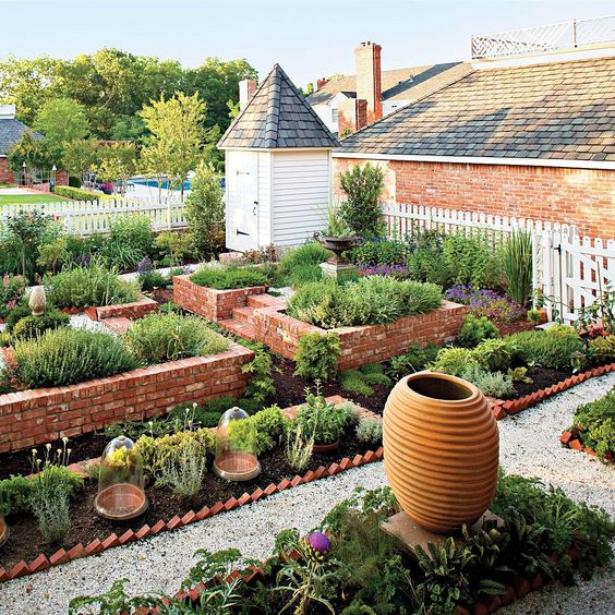 Herbaceous colonial garden