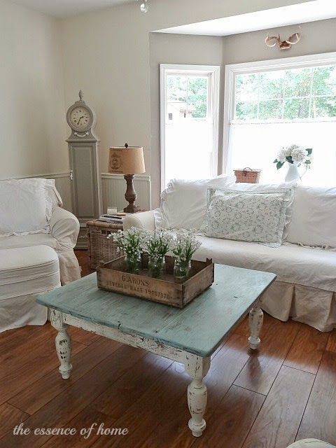 distressed coffee table for shabby chic living room decoration