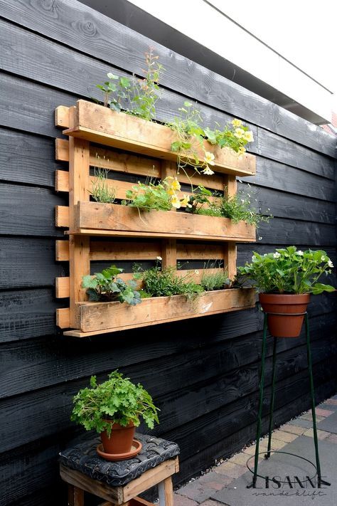 recycle pallet planter