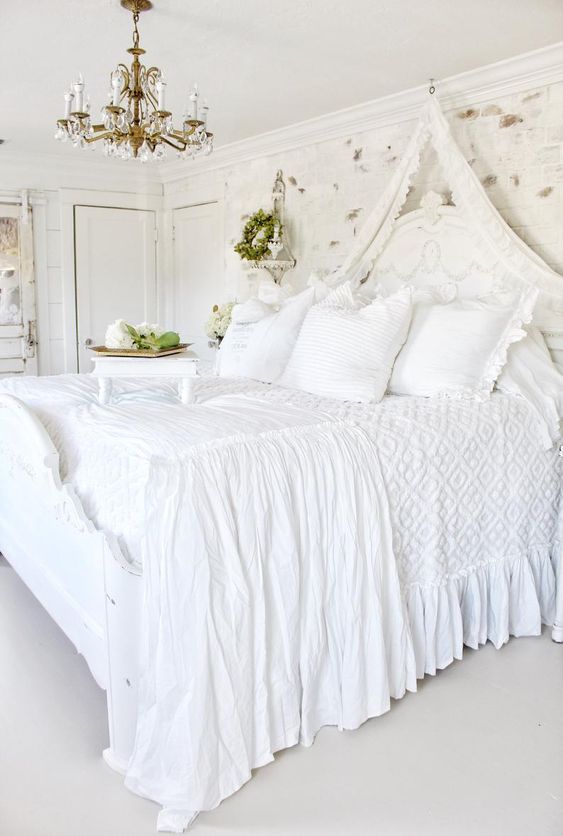 minimalist shabby chic bedroom idea