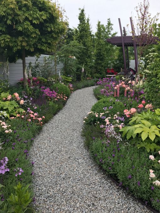 gravel garden path idea