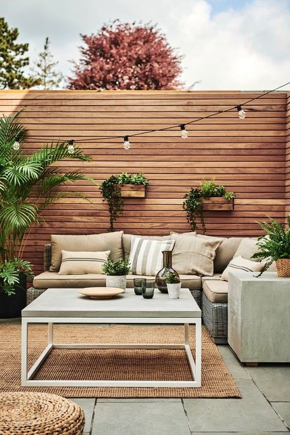 wood fencing for minimalist backyard