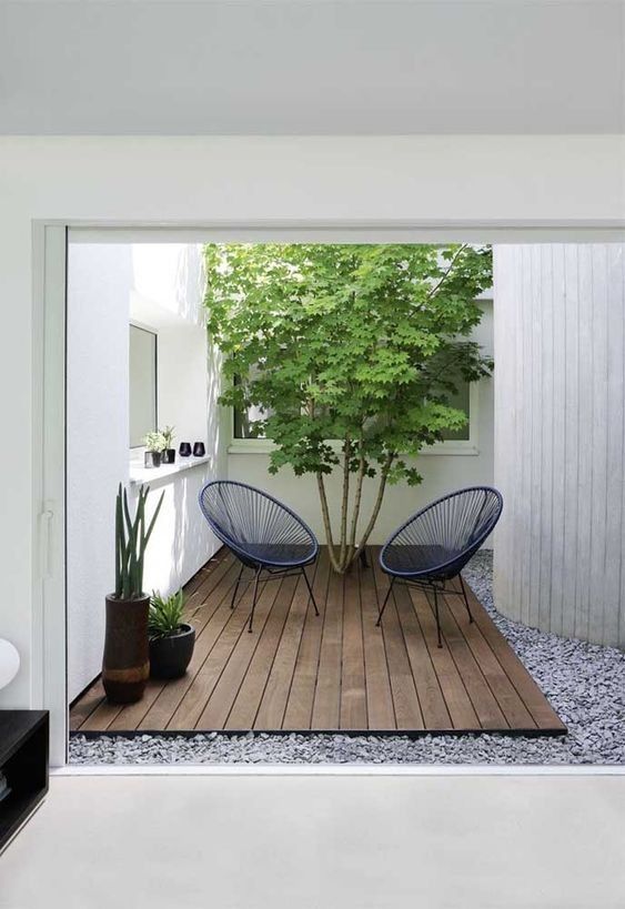 small tropical courtyard design