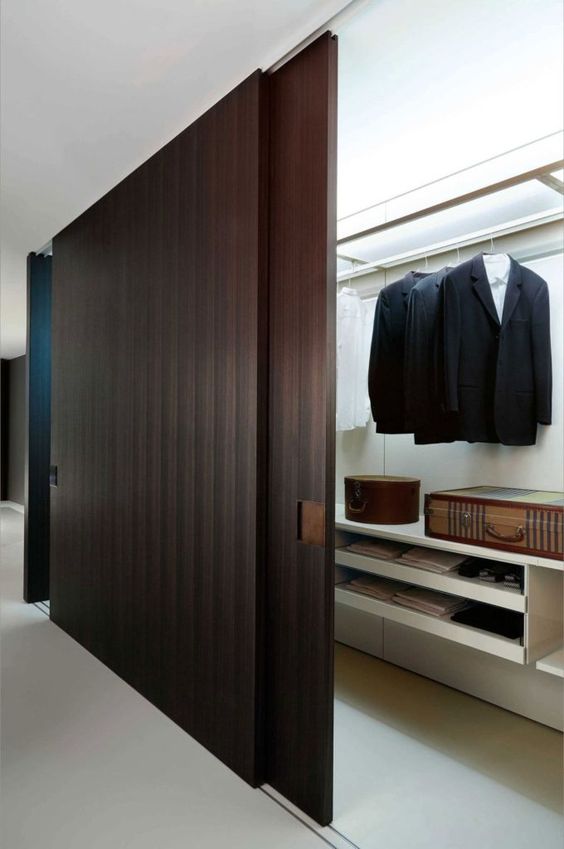 magic sliding door that display walk in wardrobe