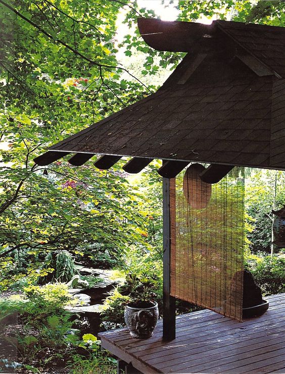 Creating pavilion in Japanese garden