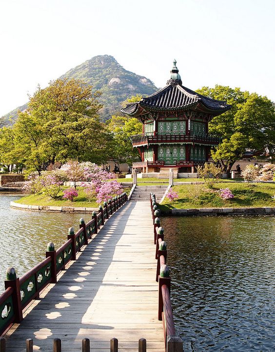 the presence of straight bridge in Korean garden