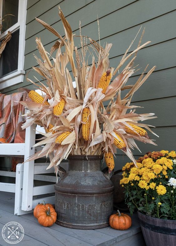 farmhouse front porch decoration style