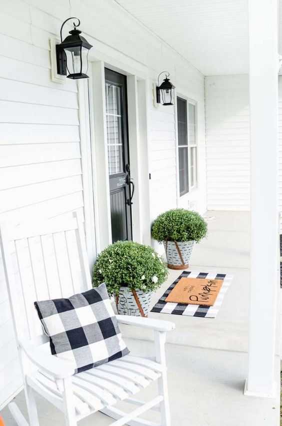 sweet front porch decor idea