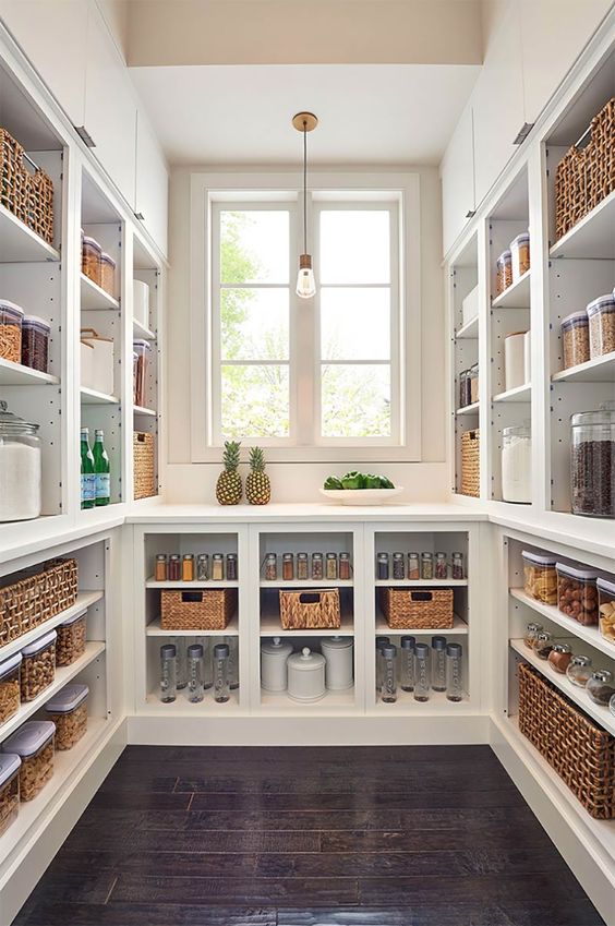 u-shape pantry design